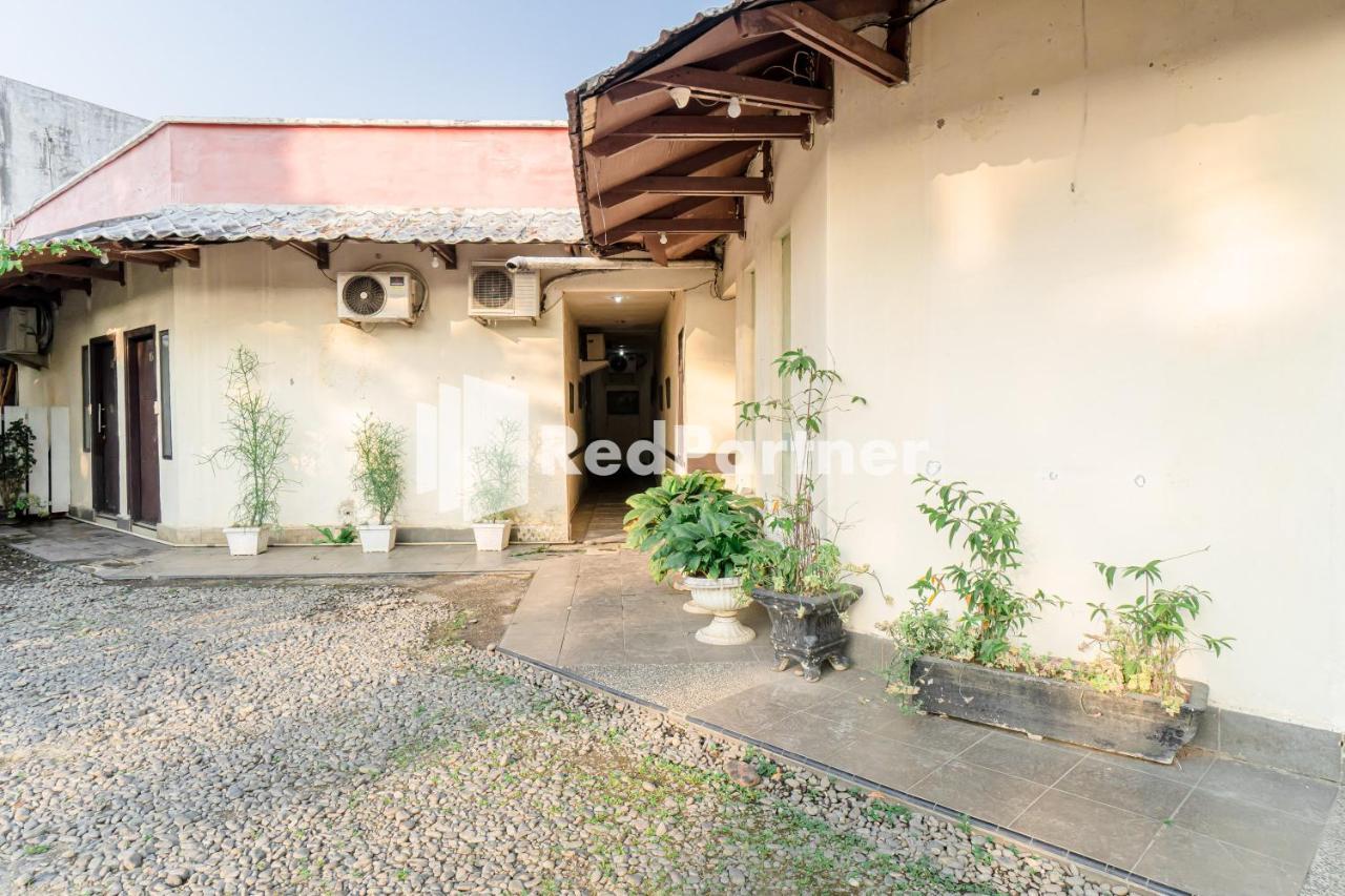 Cherry Pink Hotel Medan Mitra Reddoorz Exterior foto