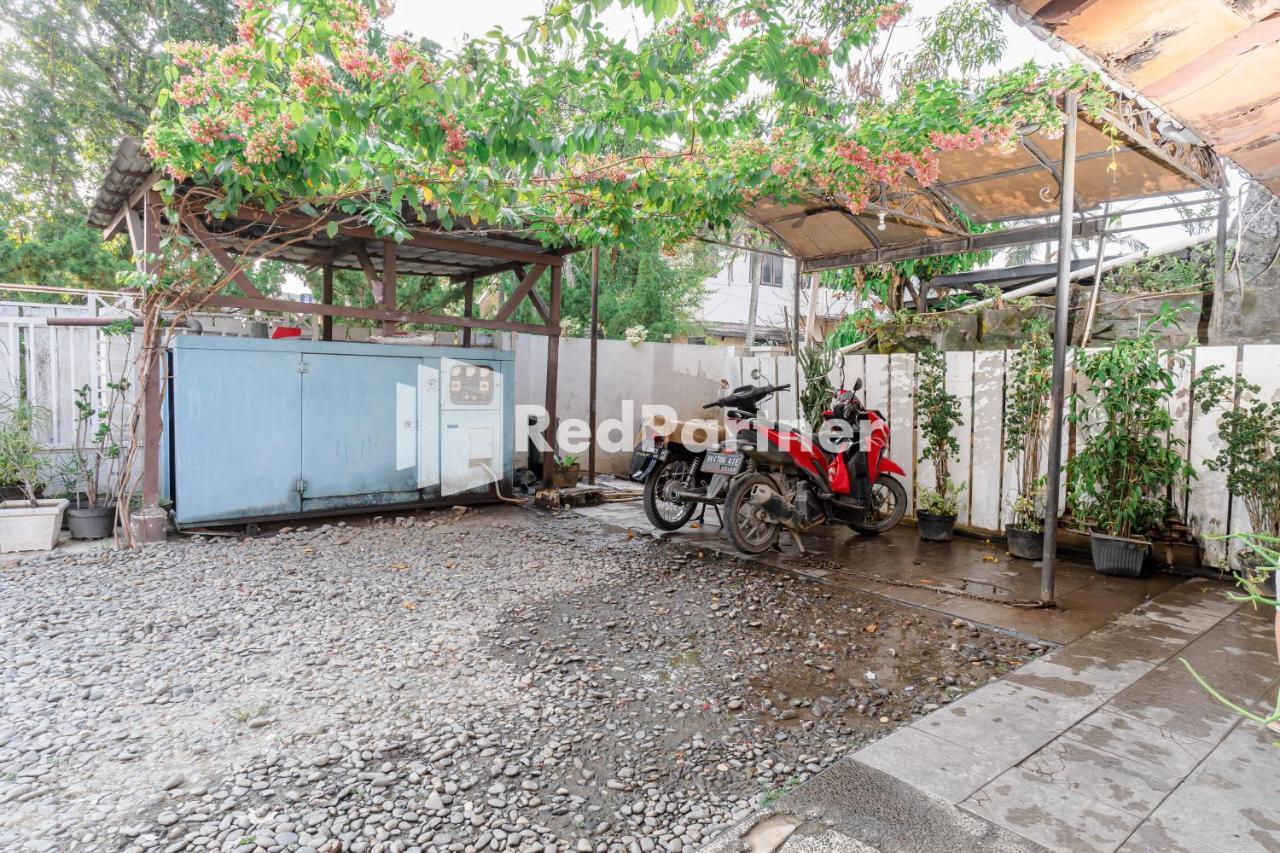 Cherry Pink Hotel Medan Mitra Reddoorz Exterior foto